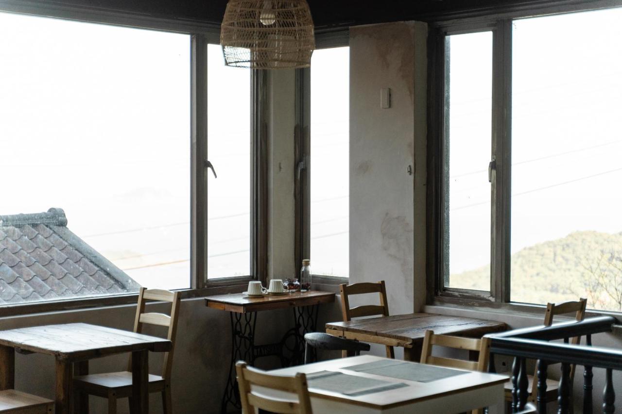 Mountain Traveler Inn จิ่วเฟิ่น ภายนอก รูปภาพ