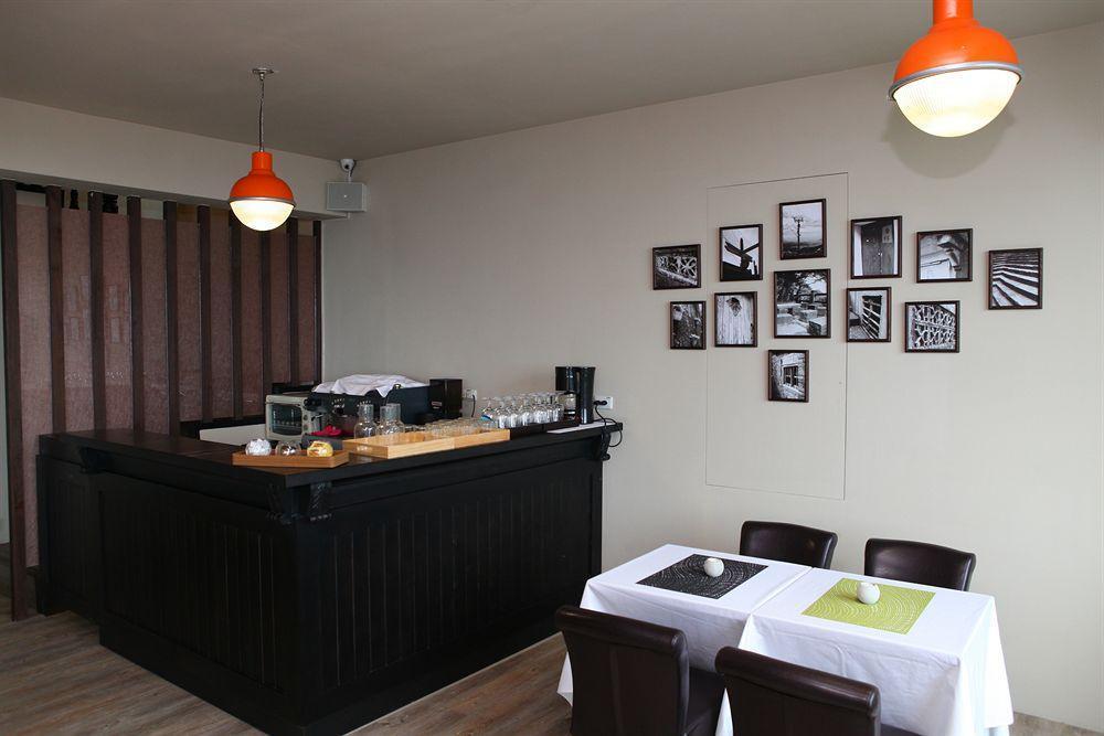 Mountain Traveler Inn จิ่วเฟิ่น ภายนอก รูปภาพ